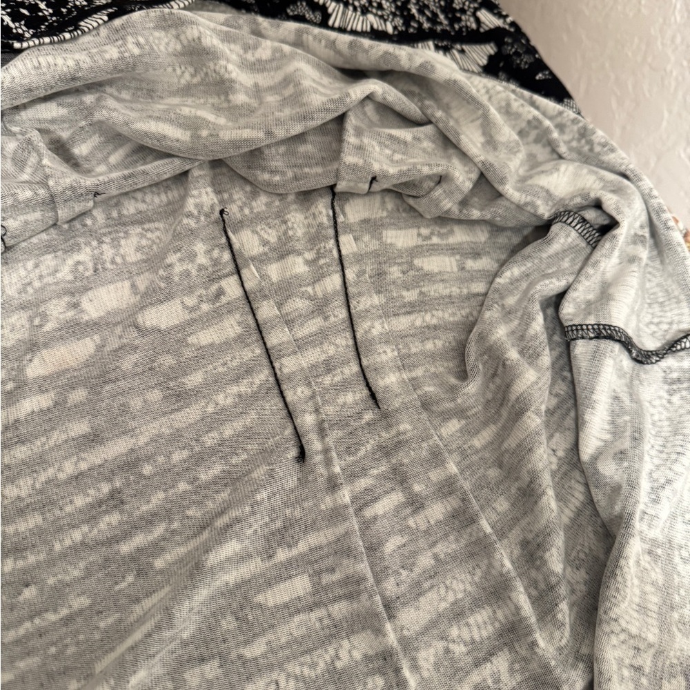 Ann Taylor Black and White Knit Top - Picture 8 of 10